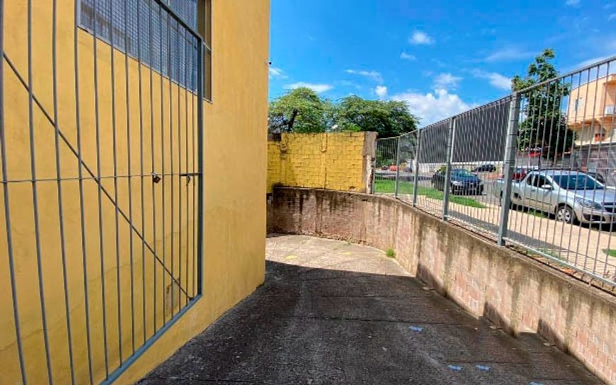 Barracão comercial para venda e locação no Jardim do Trevo em Campinas. 520m² de construção.