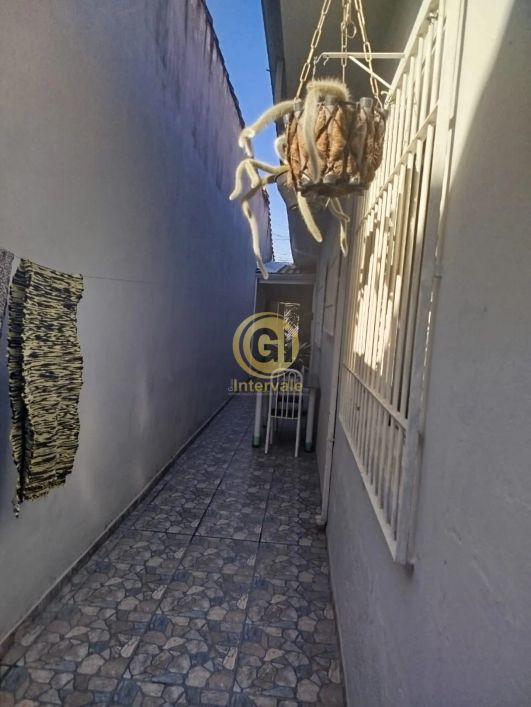 Casa à Venda no Jardim Emília - Aceita Financiamento, Próxima à Dutra e ao Centro
