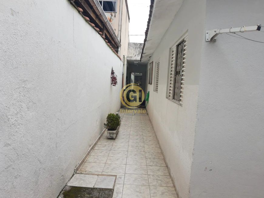 Excelente oportunidade de investimento em Jacareí-SP: Casa 2 quartos no Parque Califórnia, com 2 vag