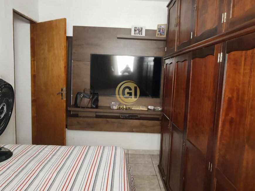 Excelente oportunidade de investimento em Jacareí-SP: Casa 2 quartos no Parque Califórnia, com 2 vag