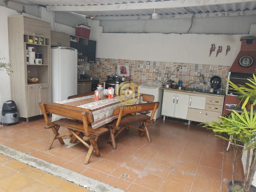 Excelente oportunidade de investimento em Jacareí-SP: Casa 2 quartos no Parque Califórnia, com 2 vag