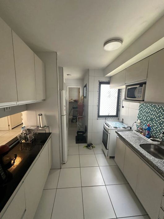 Apartamento Mobiliado no Calhau com 3 Quartos- 2 Vagas
