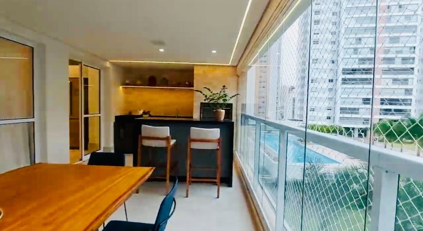 Apartamento para venda tem 212 metros quadrados com 4 quartos 4 suítes 3 vagas em Aclimação!