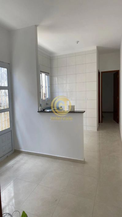 CASA A VENDA COM 2 DORMITORIOS NO VILA ZEZÉ JACAREI