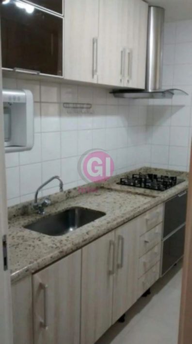 APARTAMENTO CONDOMÍNIO NEW LIFE- JACAREÍ - 3 Dormitórios sendo 1 suíte (armários em todos), Cozinha