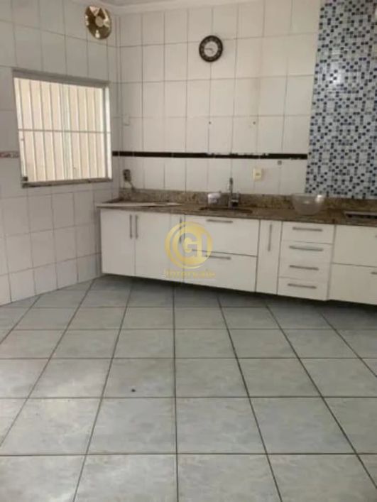Casa à venda em Taubaté-SP, Chácara Olaria: 3 quartos, 1 sala, 2 banheiros, vaga de garagem!