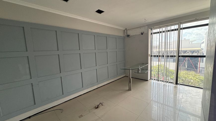 Vende-se Sala 32m² - Av. do Vale - Renascença - São Luís - MA