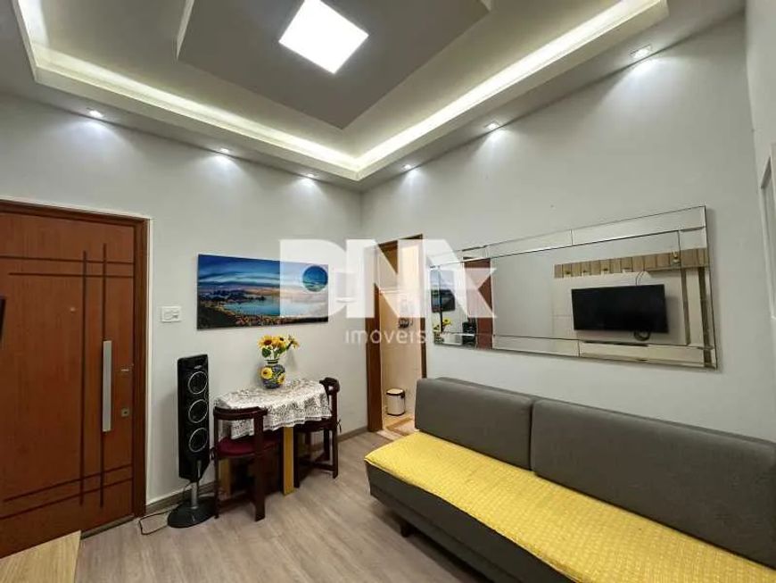 Apartamento - / Residencial / Copacabana