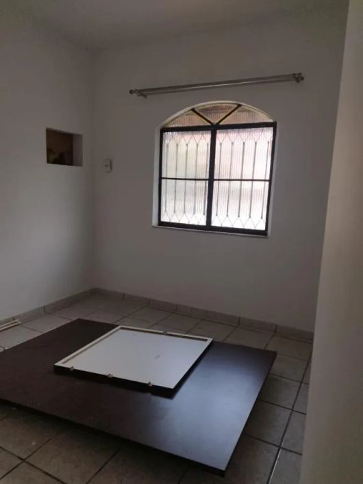 Casa para Venda em São Gonçalo, Vila Três, 2 dormitórios, 1 suíte, 2 banheiros