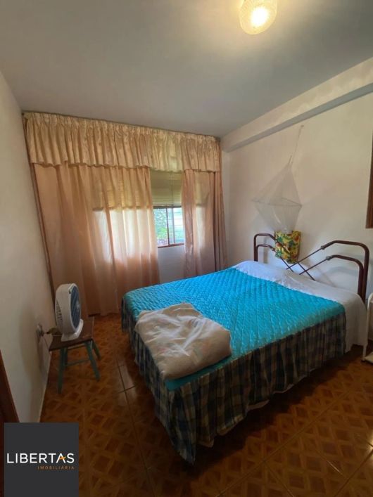 Ótima casa de dois pavimentos localizada no Bairro Restinga