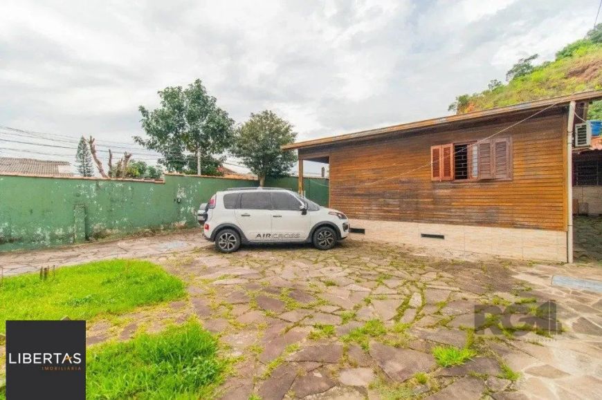 Casa com 3 dormitórios no bairro Partenon
