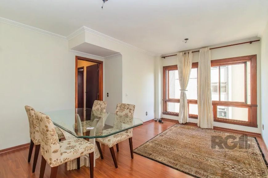 Apartamento à venda no bairro Independência com 74 m² e 2 dormitórios/quartos.