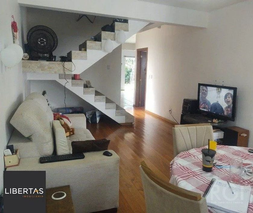 Excelente casa, 2 quartos, ampla com 120m² de área privativa e 296,30m² de área