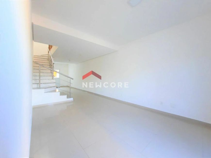 Casa em Rua Raffaele Nigro - Hípica - Porto Alegre/RS