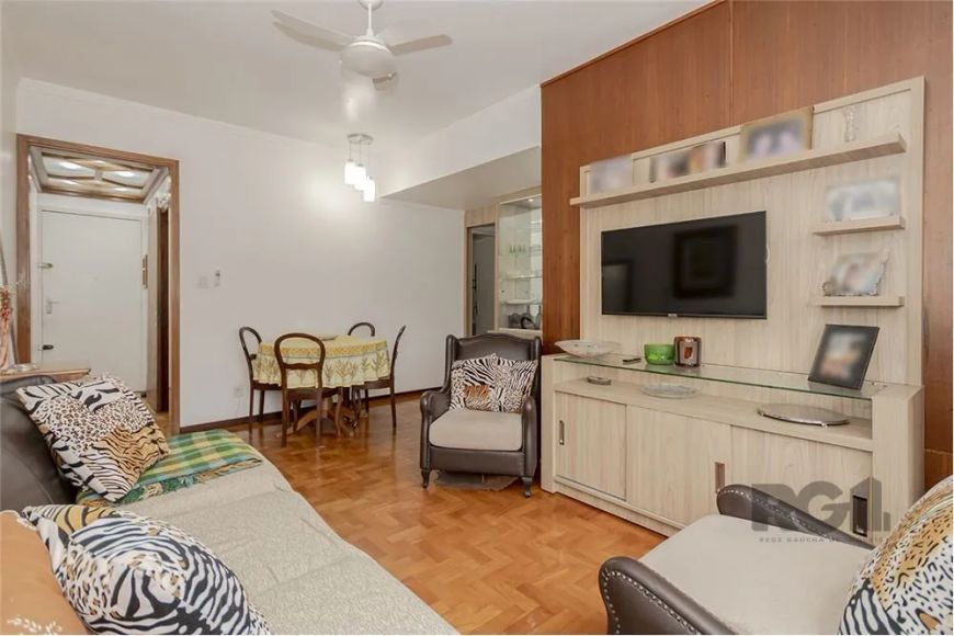 Apartamento à venda na Rua Sarmento Leite, no coração do Centro Histórico de Porto Alegre, em frente