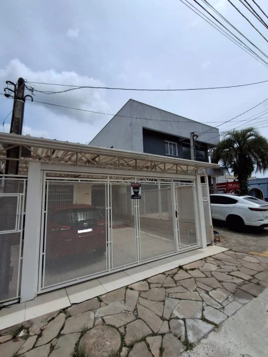Casa a venda no Loteamento Moradas do Sul, à poucos metros da AV Edgar Pires de Castro, com 3 dormit