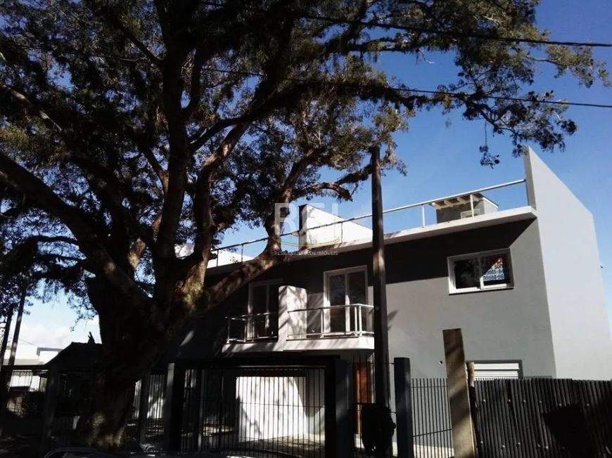 Casa para Venda - 240m², 3 dormitórios, sendo 1 suites, 2 vagas - Guarujá