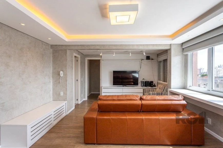 Apartamento na Azenha de 2 dormitórios vaga e infra