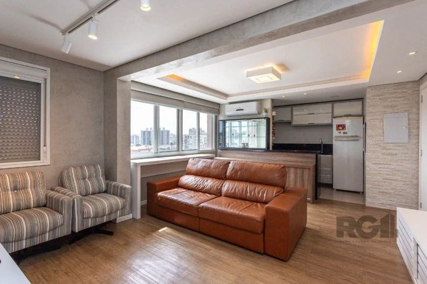 Apartamento na Azenha de 2 dormitórios vaga e infra