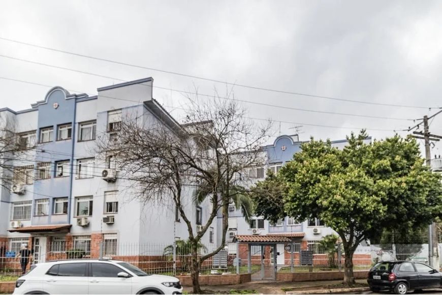 Descubra seu novo lar em Porto Alegre! Este apartamento à venda, localizado em condomínio fechado, o