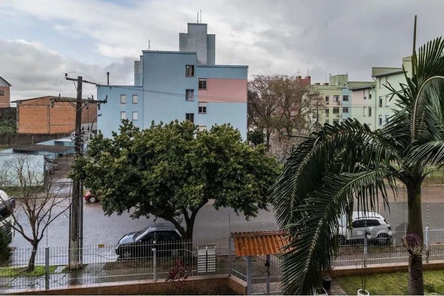 Descubra seu novo lar em Porto Alegre! Este apartamento à venda, localizado em condomínio fechado, o