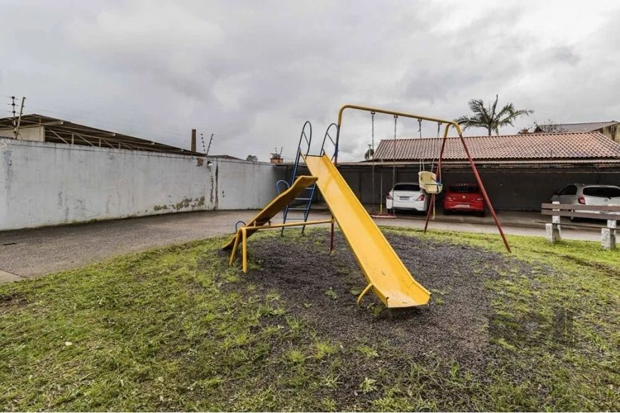 Descubra seu novo lar em Porto Alegre! Este apartamento à venda, localizado em condomínio fechado, o