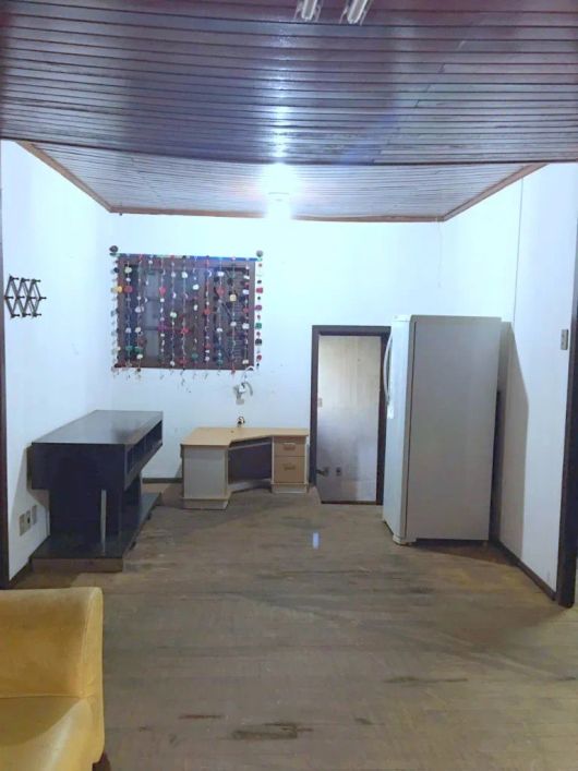 Casa no bairro Jardim Carvalho, em Porto Alegre, com 03 dormitórios, sala, cozinha, banheiro, área d