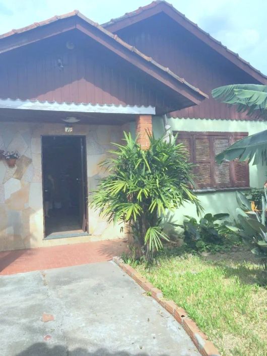 Casa no bairro Jardim Carvalho, em Porto Alegre, com 03 dormitórios, sala, cozinha, banheiro, área d