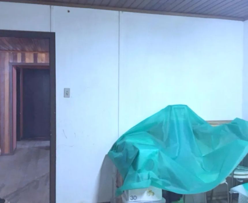 Casa no bairro Jardim Carvalho, em Porto Alegre, com 03 dormitórios, sala, cozinha, banheiro, área d