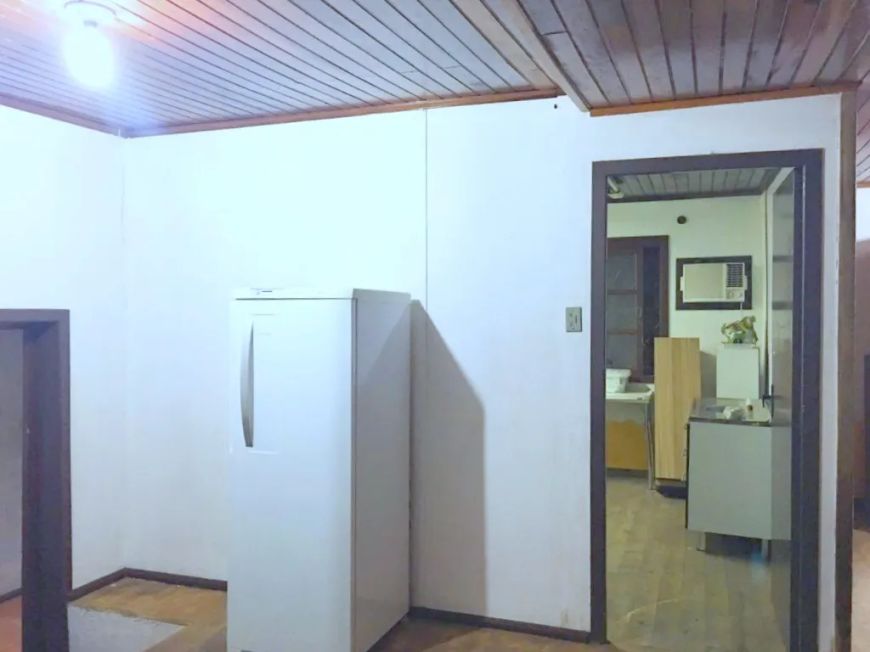 Casa no bairro Jardim Carvalho, em Porto Alegre, com 03 dormitórios, sala, cozinha, banheiro, área d