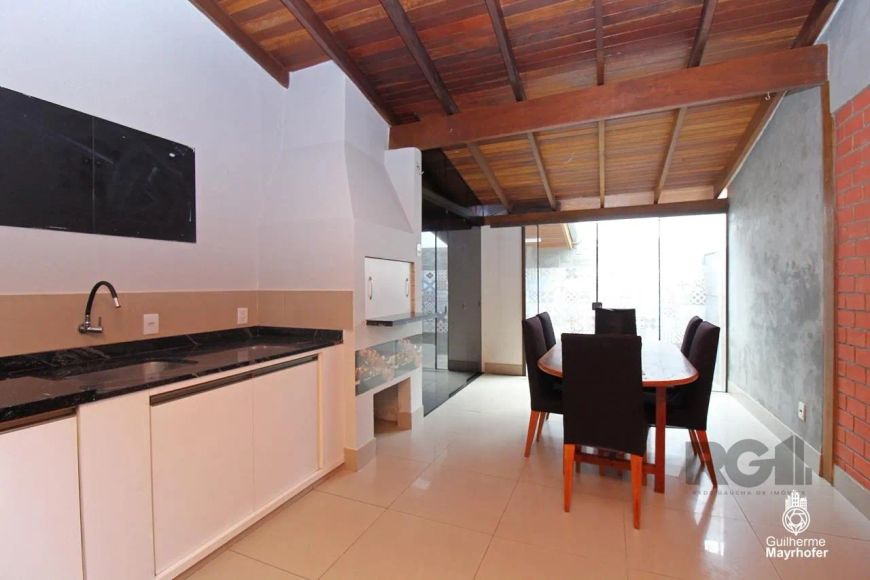 Casa em condomínio fechado, com 3 dormitórios/quartos, living 2 ambientes, lavabo, cozinha. Espaço-g