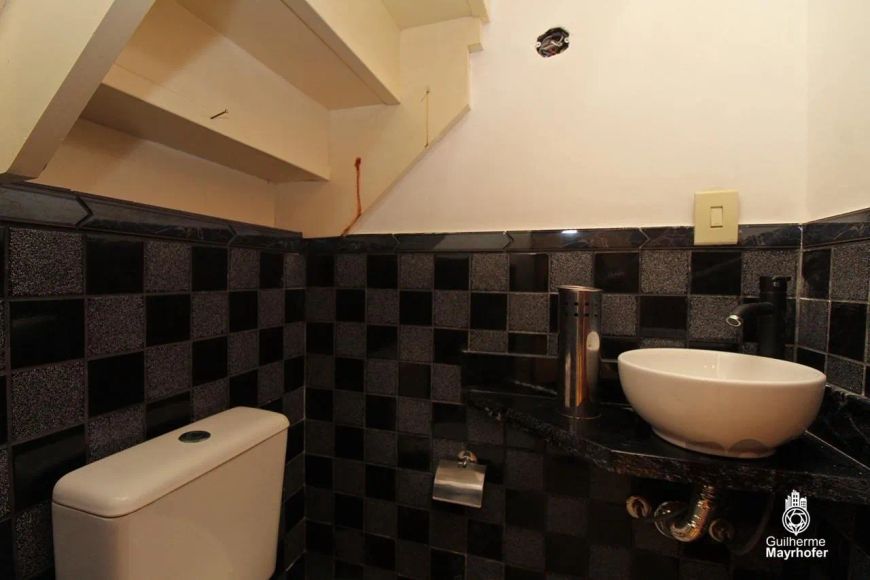 Casa em condomínio fechado, com 3 dormitórios/quartos, living 2 ambientes, lavabo, cozinha. Espaço-g