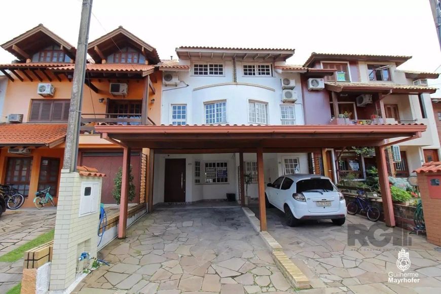 Casa em condomínio fechado, com 3 dormitórios/quartos, living 2 ambientes, lavabo, cozinha. Espaço-g