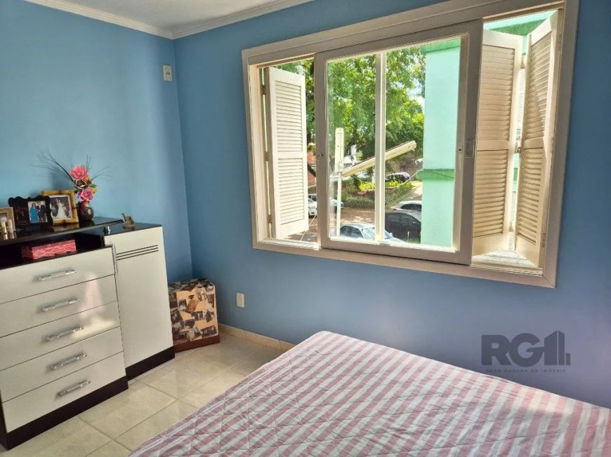Imóvel reformado.Originalmente com 04 dormitórios, transformado em 3 com sala estendida.Cozinha com