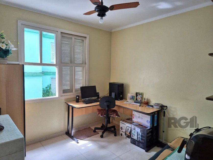 Imóvel reformado.Originalmente com 04 dormitórios, transformado em 3 com sala estendida.Cozinha com