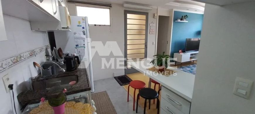 Apartamento com 3 dormitórios e 1 vaga de garagem, à venda no bairro Sarandi em Porto Alegre com 52m