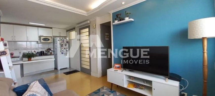 Apartamento com 3 dormitórios e 1 vaga de garagem, à venda no bairro Sarandi em Porto Alegre com 52m