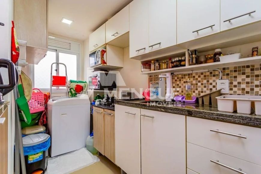 Apartamento com 2 dormitórios e 1 vaga à venda no bairro Sarandi em Porto Alegre com 49m² por R$ 260