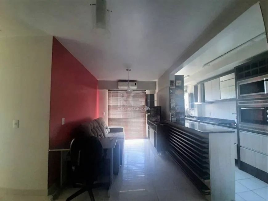 Apartamento 3 dormitórios, sendo 1 suíte, 67 m² privativos, living para 2 ambientes com sacada, cozi