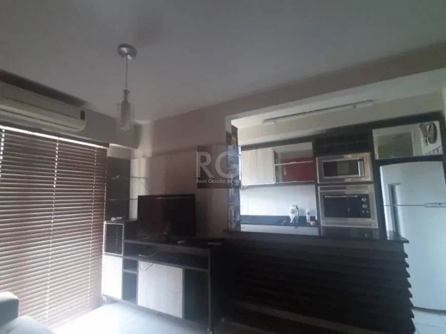 Apartamento 3 dormitórios, sendo 1 suíte, 67 m² privativos, living para 2 ambientes com sacada, cozi