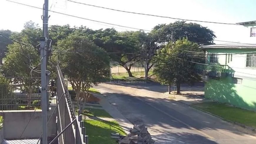 Casa no bairro Belem Novo, 2 dormitorios ,2 salas ,cozinha ,casa bem arejada e ampla,agradavel inver