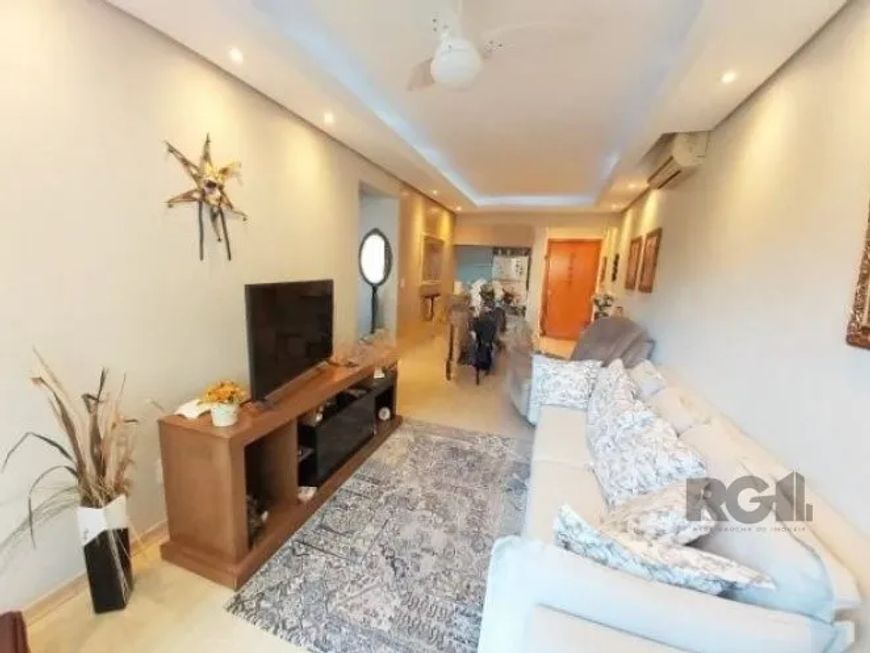 Apartamento semi-mobiliado com 2 dormitórios, living 2 ambientes com sancas, 1 split, cozinha americ