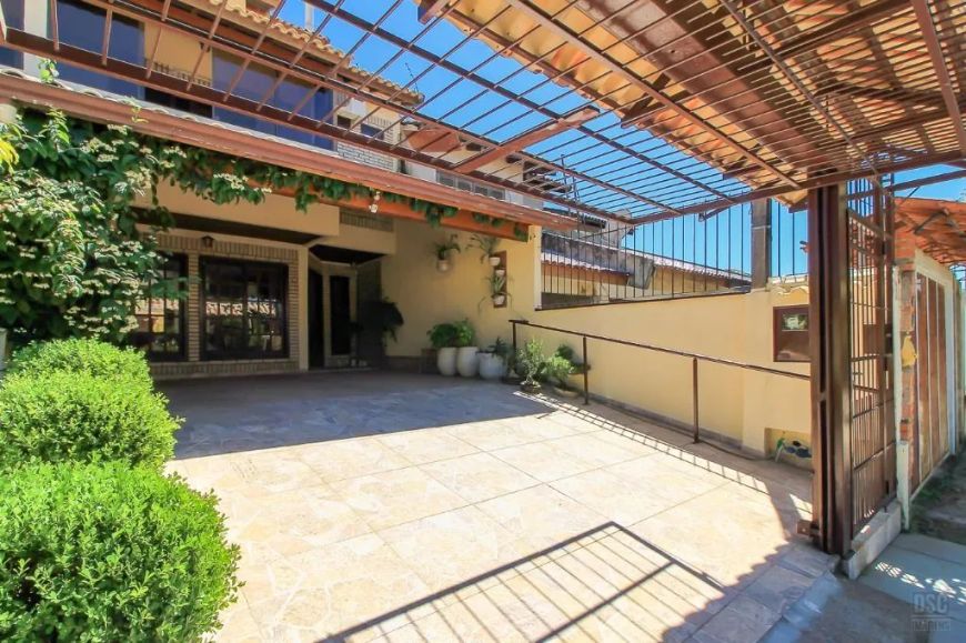 Casa em Cavalhada com 198 m² , 3 quarto(s) , 1 suíte(s) , 4 vaga(s).