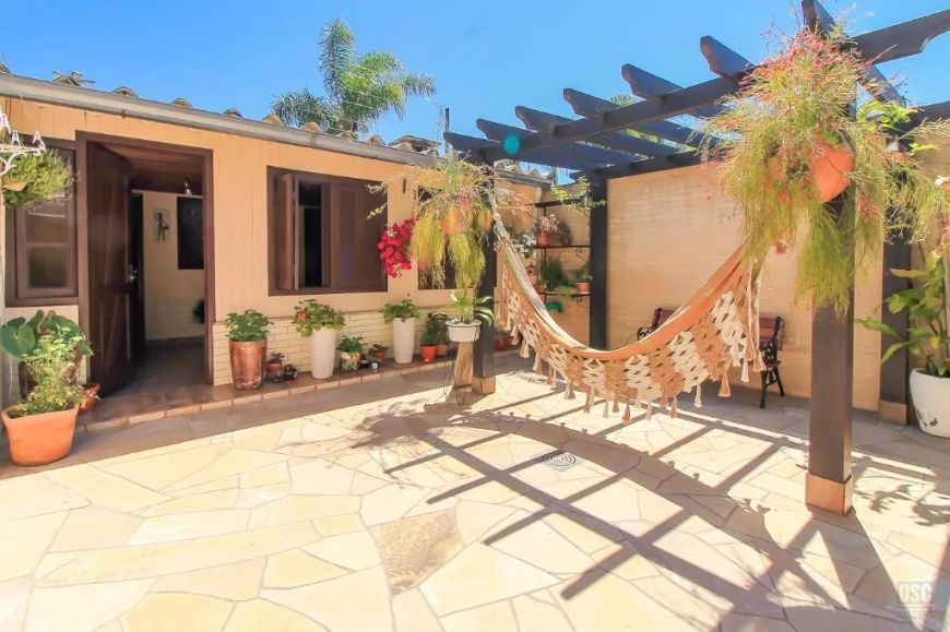 Casa em Cavalhada com 198 m² , 3 quarto(s) , 1 suíte(s) , 4 vaga(s).