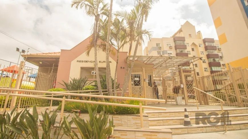 Apartamento 3 dormitórios, suíte, living dois ambientes, sacada com churrasqueira, móveis na cozinha