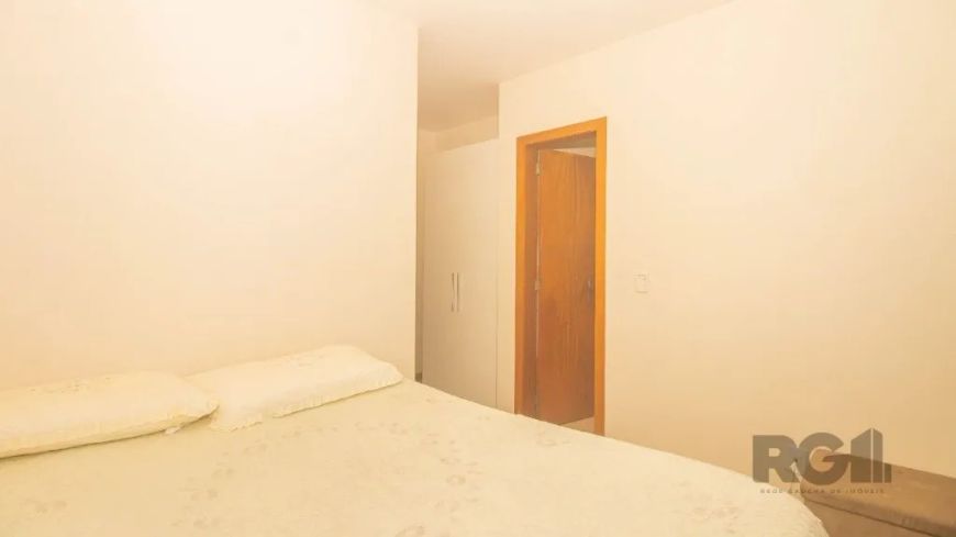 Apartamento 3 dormitórios, suíte, living dois ambientes, sacada com churrasqueira, móveis na cozinha