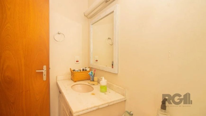 Apartamento 3 dormitórios, suíte, living dois ambientes, sacada com churrasqueira, móveis na cozinha