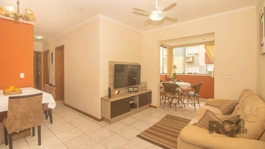 Apartamento 3 dormitórios, suíte, living dois ambientes, sacada com churrasqueira, móveis na cozinha