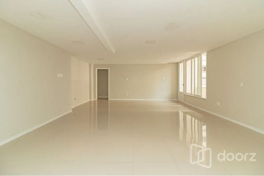 Imóvel na Ramiro Barcelos com 3 dormitórios e 147m²