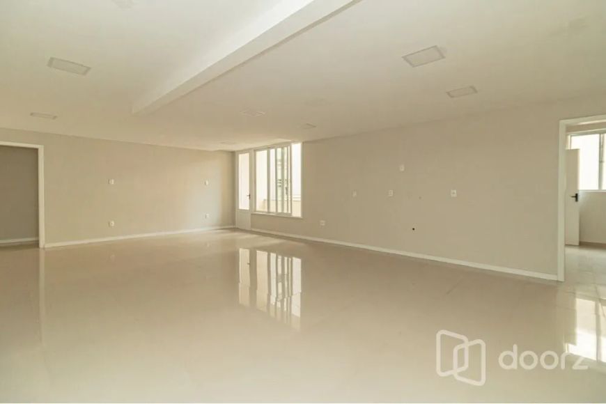 Imóvel na Ramiro Barcelos com 3 dormitórios e 147m²